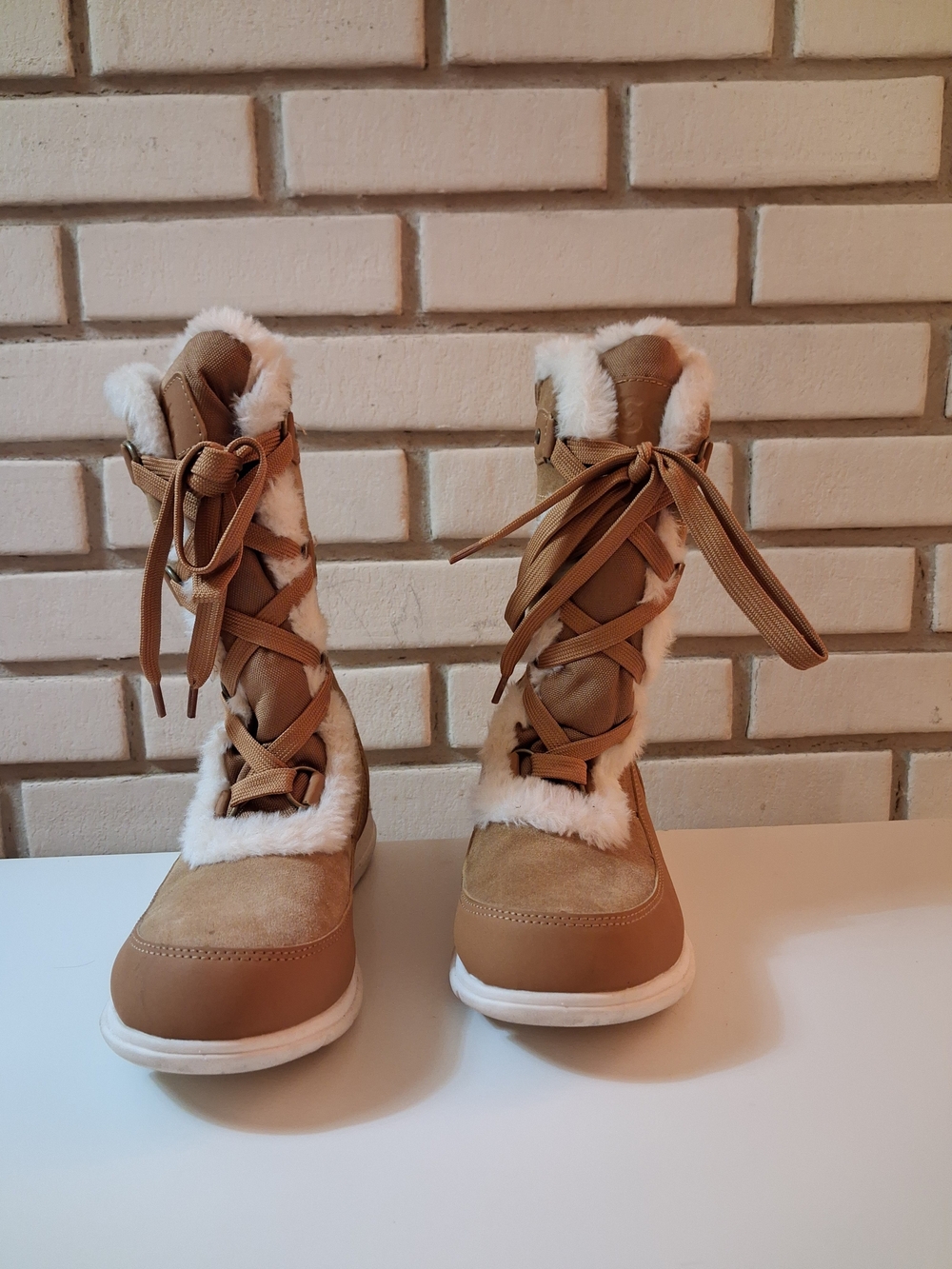 DSG Tan and White Faux-Fur Lace-Up Winter Boots Size 7